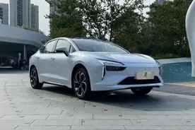 一台被低估了的法系纯电动，江铃雷诺羿图片