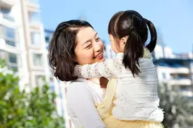 “妈妈，我可能要死了”面对月经初潮，妈妈的回答影响女孩的一生图片