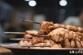 小编放话说，在这家烧烤店里，羊肉串只能排老三图片