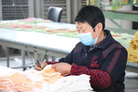 朱桥乡九保村：车间就建在村里，在家门口就能挣钱！图片