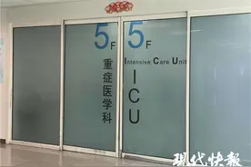 南京新街口伤人案见义勇为“胖哥”完成手术，家属在医院守候图片