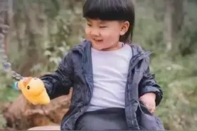郭德纲妻子又晒小儿子，不发郭麒麟遭吐槽，德云社继承人争议再起图片