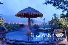 夜泡温泉，夏日夜生活的新方式图片