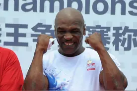 泰森团队主动求战约书亚，24岁年龄差距，泰森可能创造奇迹吗？图片