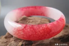 玉镯戴了十几年，出现红血丝是怎么回事？是翡翠在吸血气吗？图片
