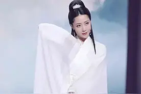 咬嘴唇的眼神让你蠢蠢欲动，哪个是你的最爱？手机美图壁纸分享图片