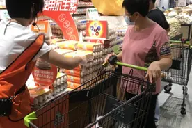 母鸡生长的不同阶段科学配餐 从源头拒绝使用抗生素——圣迪乐村“无抗”鸡蛋图片