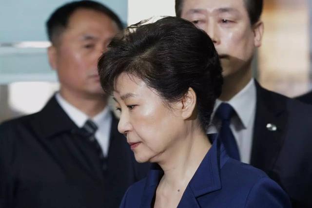 从“公主”到孤儿，从韩国总统到阶下囚，朴槿惠为何如此命苦？