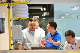 发挥“智库”力量 华为首席科学家郑宝用为汇川物联建言献策图片