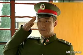 《士兵突击》原著：史今退伍回家当导游，伍六一瘸腿开修鞋铺谋生图片