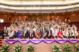 春晖遍泽桃李树  硕果满挂琼瑶枝图片