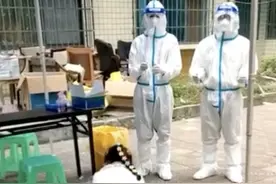 暖新闻丨给你跳个舞，防疫人员瞬间被萌化图片