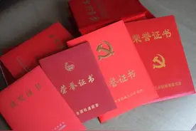 记火车头奖章获得者，甘做守护安全的“螺丝钉”图片