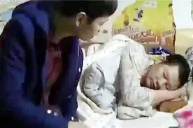 妻子苦守17年照顾瘫痪丈夫，如今夫妻闹离婚，丈夫：不想再连累她视频封面