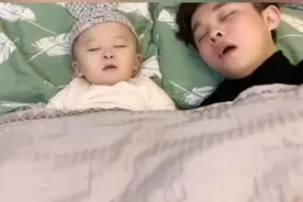 宝宝被呼噜声吵醒，“神操作”让爸爸安静，网友：肯定是亲生的图片