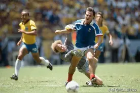 1986年世界杯1/4决赛，美丽足球的对决，法国大战巴西图片