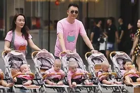 一胎双胞胎女儿，二胎喜获四胞胎男娃，夫妻两带6个娃逛街成风景图片