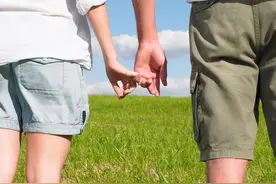 男人在外侃侃而谈，在家沉默寡言，一定是妻子的错吗？图片