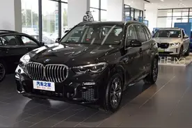 气场强大操控好，还标配四驱系统，这款进口车宝马X5太诱惑图片