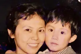 糊涂的李云迪，成功背后的“铁腕母亲”，是怎样的原生家庭？图片