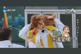 Baby脱掉宋雨琦袜子时，宋雨琦的表情绝了：女生都懂图片