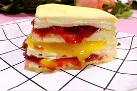 草莓芒果双拼千层蛋糕，这样做好吃到让你根本无法拒绝图片