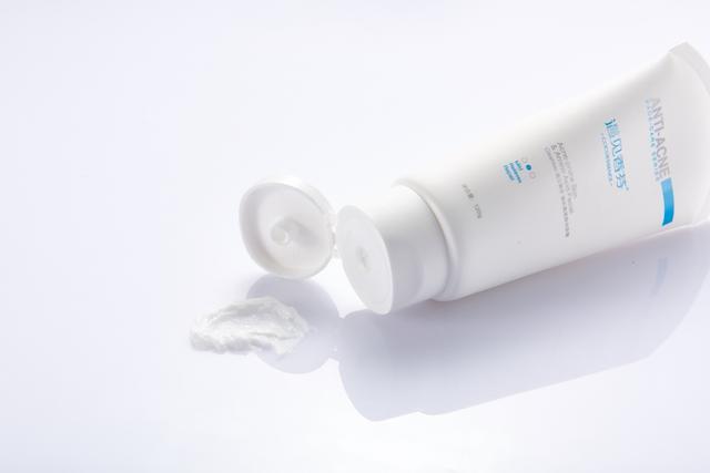 深度使用测评上，日、韩、国货三系氨基酸洗面奶对比