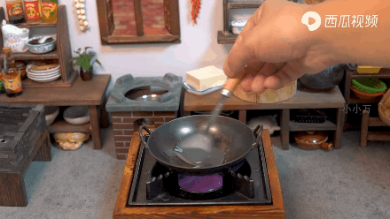 迷你世界老版本0丶1（22岁成都女孩耗时半月复原千与千寻的水上列车）