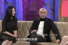 张卫健模仿李小龙高光时刻，鲁豫现场直呼好像啊，获观众掌声不断图片