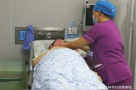 中药浴、气压及低频治疗、乳房按摩......分娩后在病房就能享受到的八大特色服务你都知道吗图片