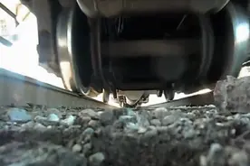 你在火车、飞机的厕所里拉的粑粑都去哪儿了？图片