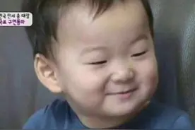 表情包：小姑娘这么晚还不睡图片