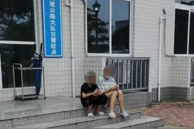 姐弟俩负气离家出走，交警叔叔细心化解矛盾图片