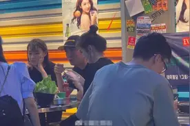 王思聪新女友私照曝光 身材纤细露小蛮腰性感可爱图片