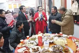 首次来河南农村吃席，酒桌上能撑到热菜上桌实属不易图片