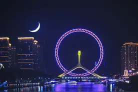 天津之眼是世界上唯一一个桥上瞰景摩天轮，是天津的地标之一图片