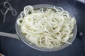 懒人早餐饼做法，不揉面，不擀面，3分钟就出锅，比吃肉都香图片