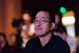“双减”文件正式发布，新东方股价暴跌谣言四起，俞敏洪泪洒讲台图片