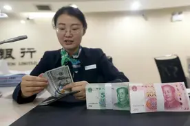 到银行取10亿，对方会变脸吗？李嘉诚取10亿，看看银行怎么对待他图片