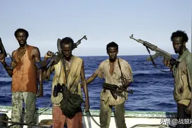 索马里海盗无恶不作，为何可恨又可怜？与中国曾经的遭遇太相似图片