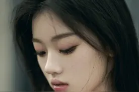 单依纯不听李健言，落泪在眼前，舞台尴尬让网友嫌弃图片