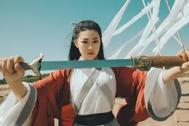 小说：清醒过来，两大佳人窃窃私语图片
