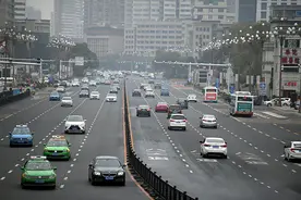 江西省第一路，南昌八一大道，次于北京长安街的一条大道图片