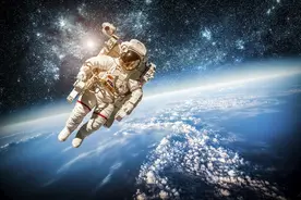 如果宇航员不小心掉进了外太空，会经历什么？他们还能存活吗？图片