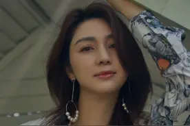 有种“公平式遗传”叫洪欣，给了女儿好颜值，也偷偷吻了儿子的脸图片