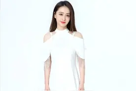陈德容一袭白裙仙气飘飘，流苏装点加开叉设计，性感又时髦图片