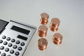 在银行存500万，一年有多少利息？靠利息能过上什么样得生活？图片