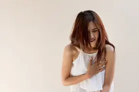 80后女子凌晨突发胸痛，去医院途中心脏停跳！这些谣言惹的祸图片