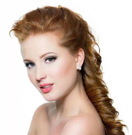 娶一个俄罗斯姑娘确实不容易,那就来娶个俄罗斯族美女吧!