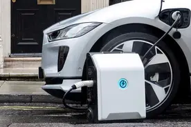 玩笑成真了？电动车“充电宝”亮相，满电能增加续航32公里图片